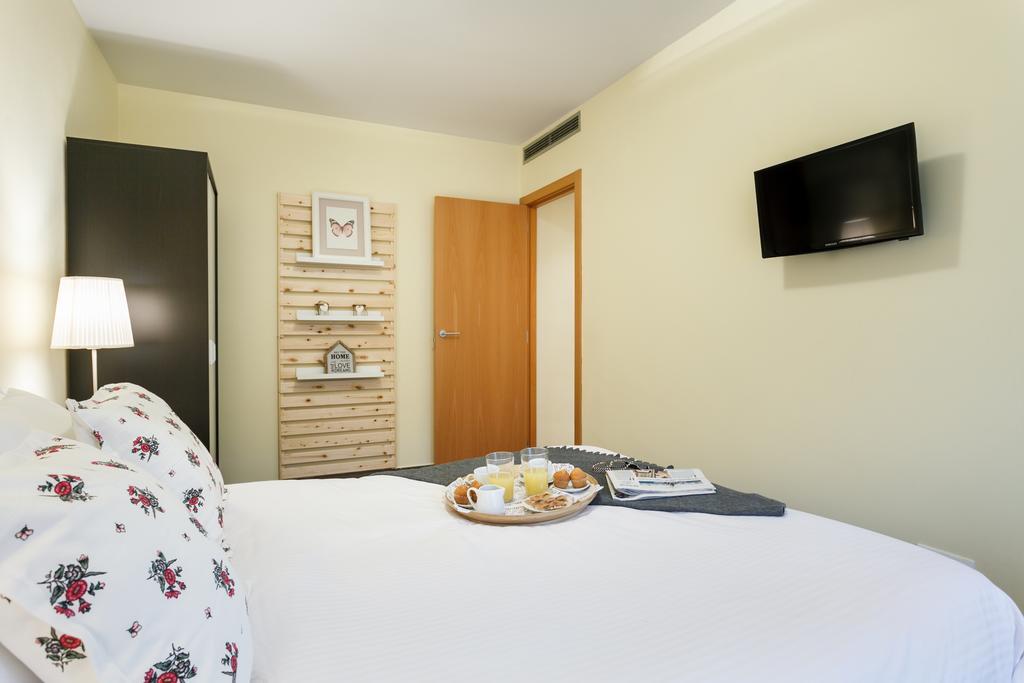 Apartamentos Cornellalux Cornellà de Llobregat Buitenkant foto